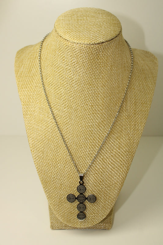 colar crucifixo prateado