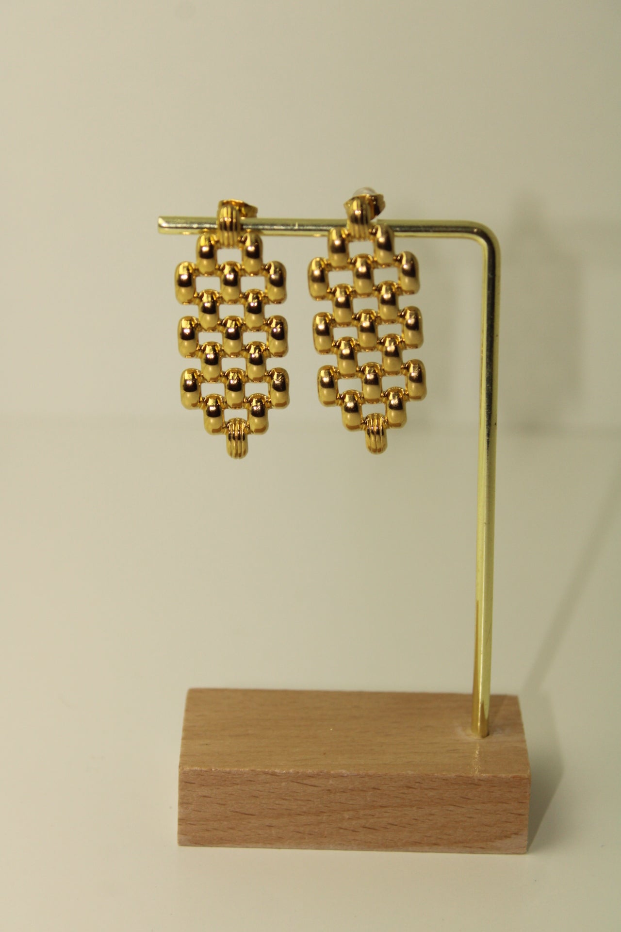 brinco xadrez dourado