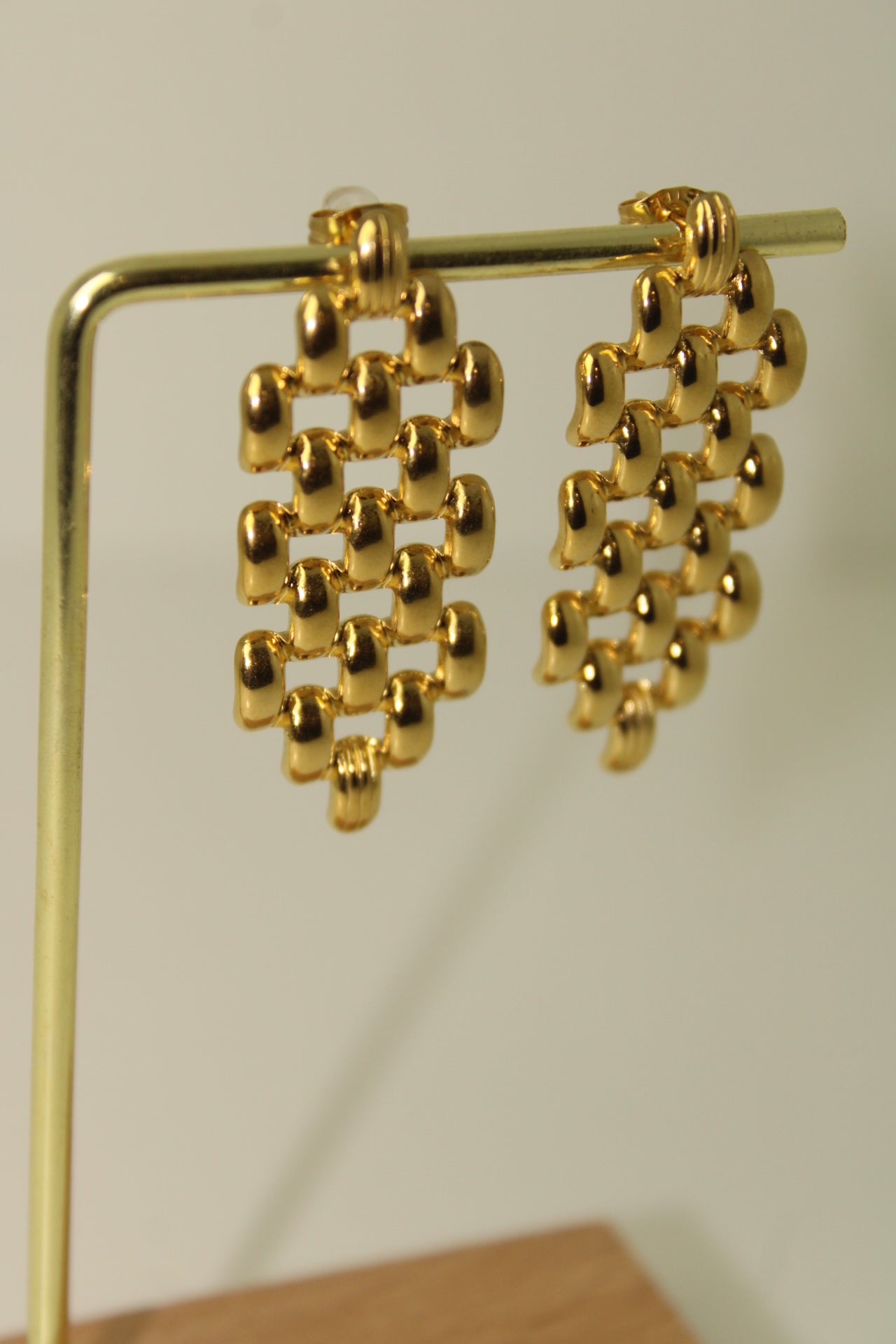 brinco xadrez dourado